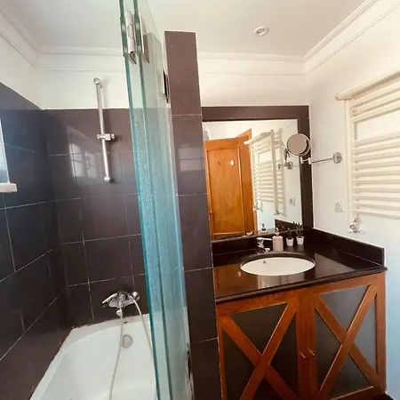 The Throne Bed & Breakfast Alcabideche