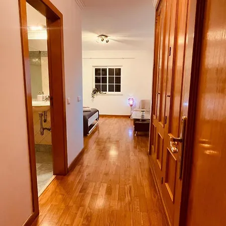 Bed & Breakfast The Throne 3*