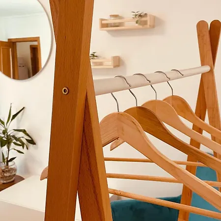 The Throne Couette-café